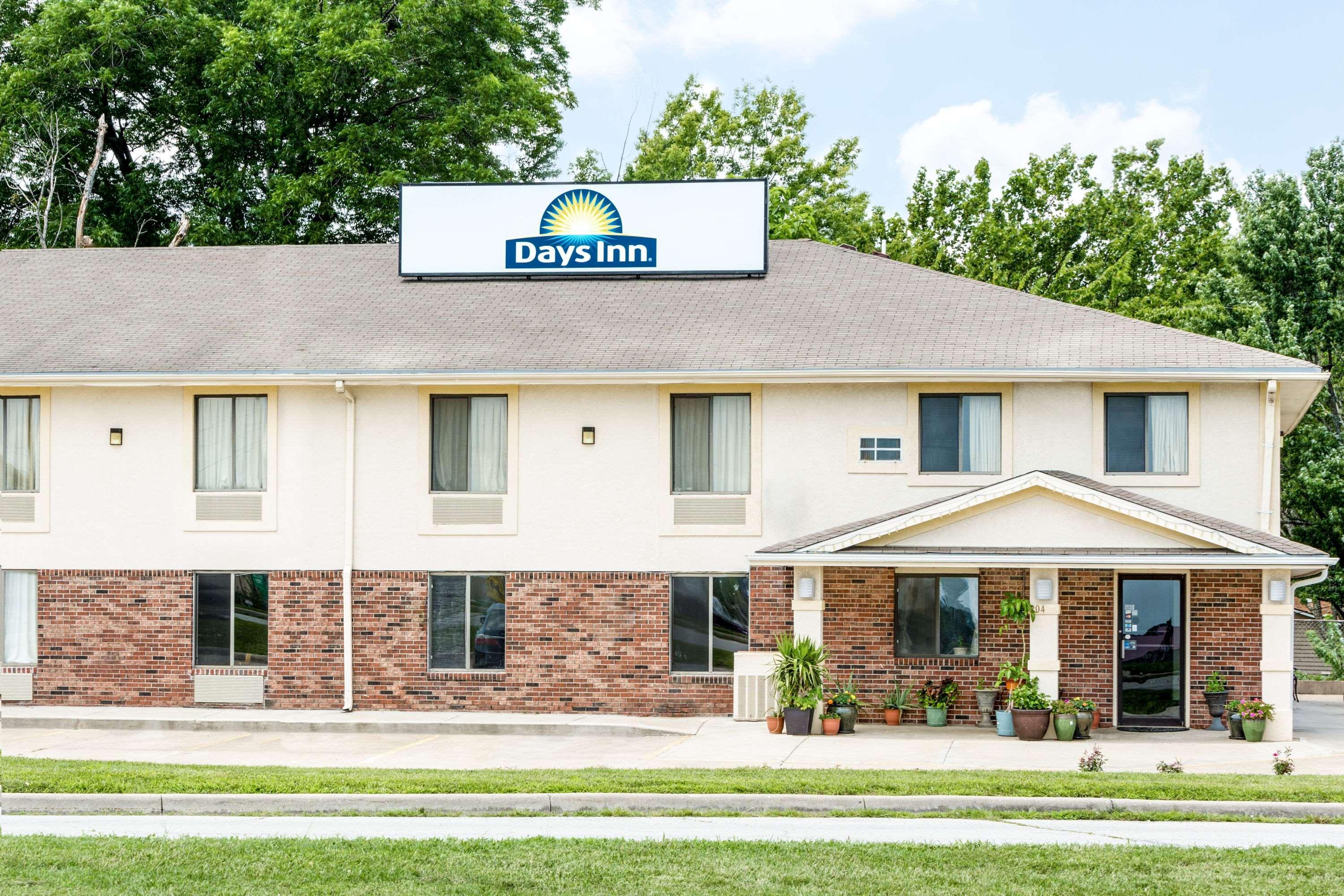 Days Inn By Wyndham Warrensburg Exterior photo