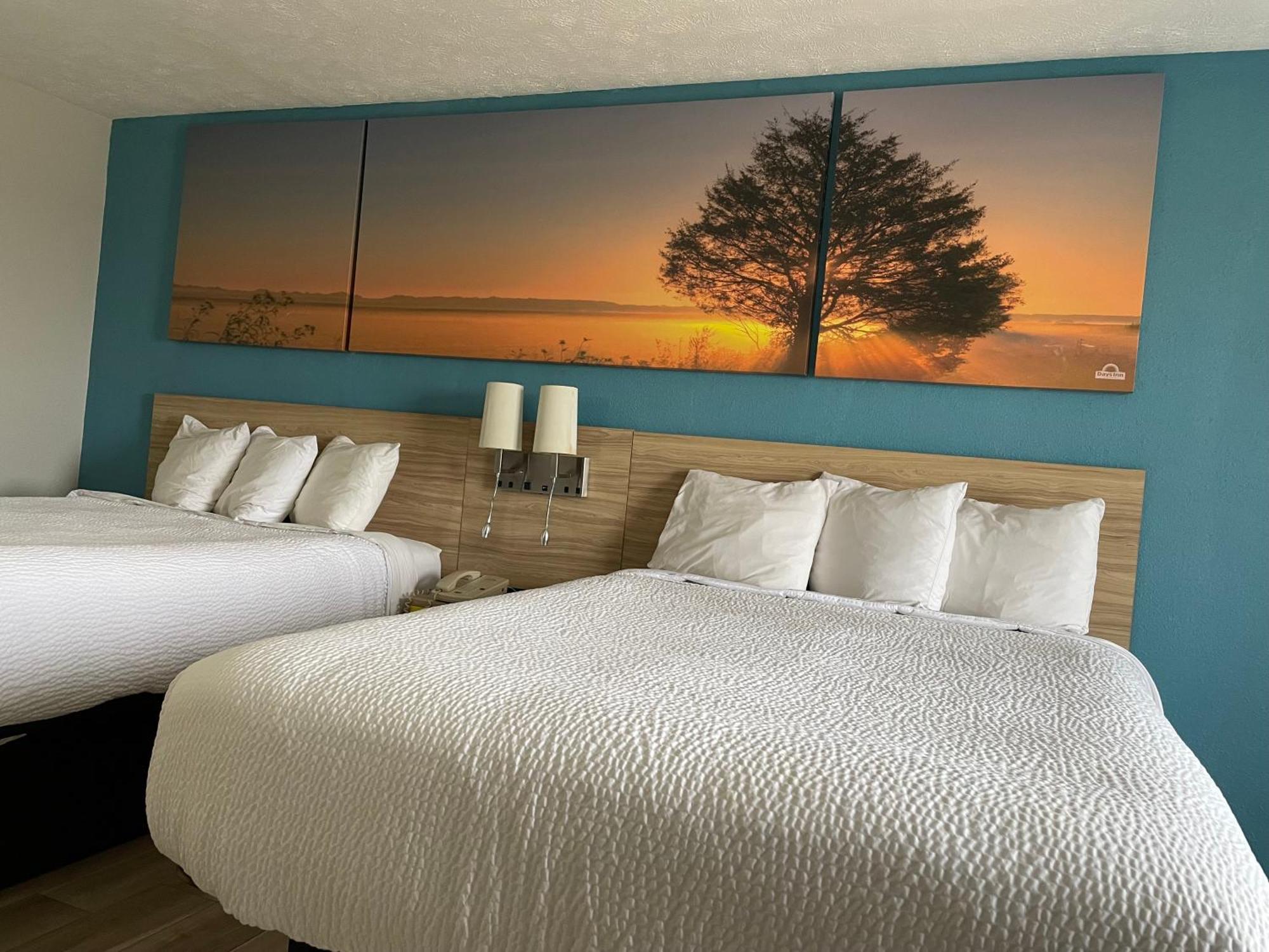 Days Inn By Wyndham Warrensburg Exterior photo